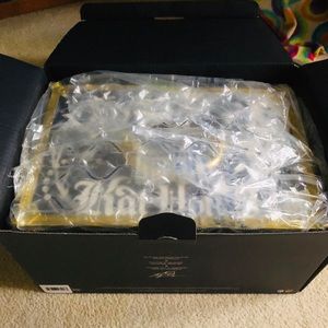 Kvd signed train case